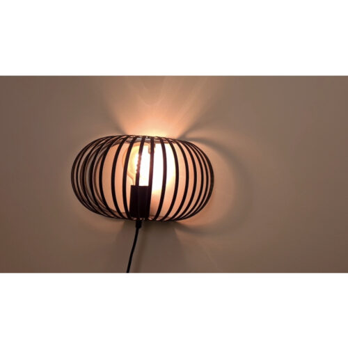 Zwarte Curvato wandlamp (Ø30 cm) in industrieel design. Perfect voor accentverlichting in de hal, woonkamer of slaapkamer.