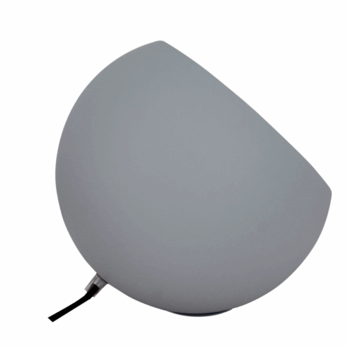 Strak en stijlvol: de Occhio tafellamp Ø25 cm in grijs met metalen afwerking past perfect in elk modern interieur.