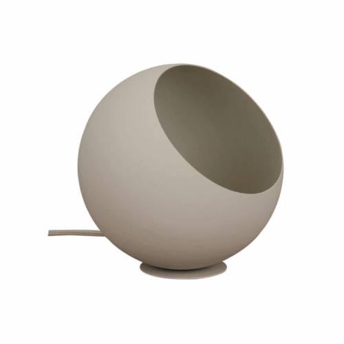 Stijlvolle creamkleurige tafellamp met E27 fitting, perfect voor sfeervolle accenten in woonkamer of slaapkamer.