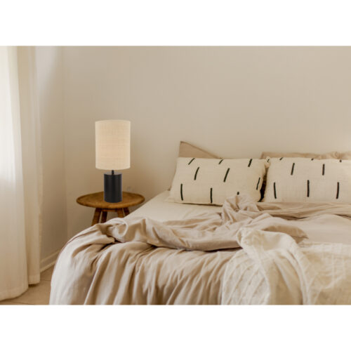 Stijlvolle Lagos tafellamp van Chericoni in zwart. Compact design van Ø18 cm en 43 cm hoog met E27 fitting, perfect voor bijzettafels of bureaus.
