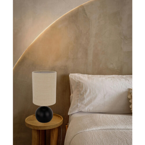 Moderne tafellamp Porto met bolvormige voet – in zwart, ideaal voor elk Japandi interieur.