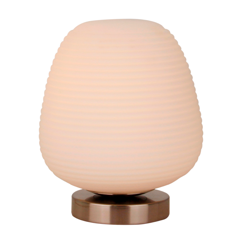 Deze moderne tafellamp in zilver en transparant glas brengt een verfijnde sfeer in je interieur. Perfect voor elke tafel.