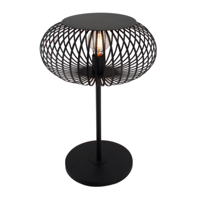 Deze zwarte vloerlamp uit de Curvato-serie voegt een industrieel accent toe aan elke kamer.