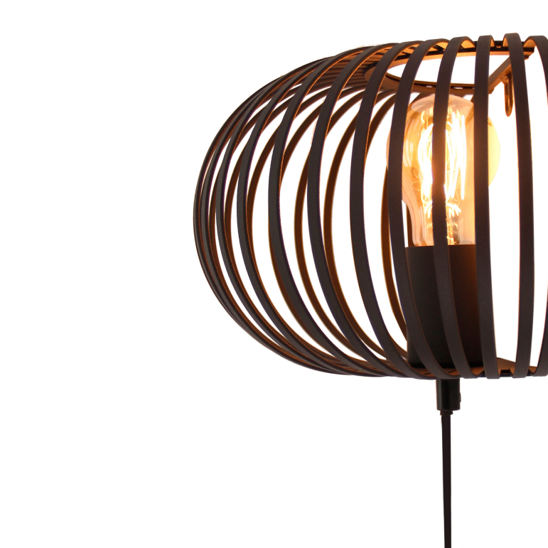 De zwarte Curvato wandlamp geeft een industriële flair aan je interieur. Perfect voor sfeervolle verlichting in elke ruimte.
