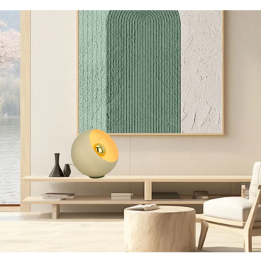 Strak design in een zachte kleur: de Occhio tafellamp (25 cm) in ice green is een echte sfeermaker met karakter.