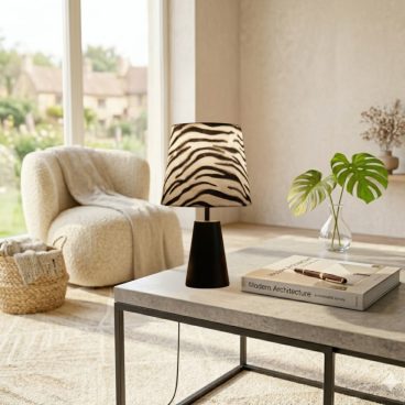 Moderne zebra tafellamp van Various met zachte fluwelen kap