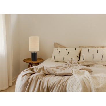 Stijlvolle Lagos tafellamp van Chericoni in zwart. Compact design van Ø18 cm en 43 cm hoog met E27 fitting, perfect voor bijzettafels of bureaus.