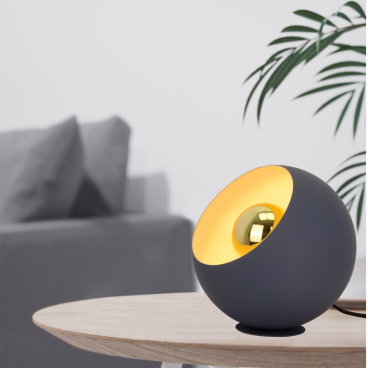 Deze navy blauwe tafellamp van 25 cm is een echte eyecatcher. Strak metaal en warme uitstraling in één!