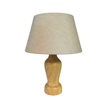 Compacte houten tafellamp van 20 cm hoog met een taps toelopende linnen lampenkap in een neutrale tint.