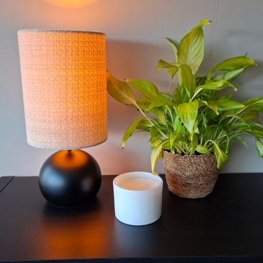 Designlamp Porto met ronde voet en cilindrische kap – voor een moderne look.