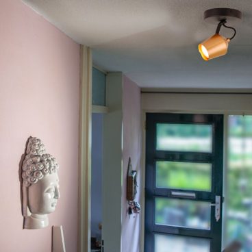 Gouden plafondspot Tavola met een eigentijds design. Ideaal voor een warme sfeer en stijlvolle accenten in jouw interieur.