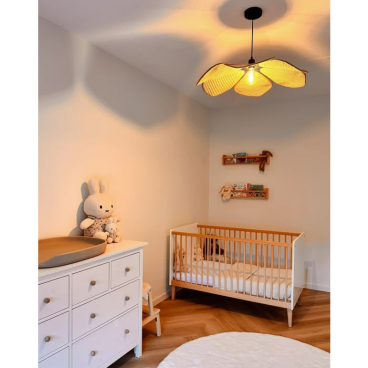 Deze bohemian hanglamp in naturel geeft een warme, uitnodigende sfeer. Perfect voor boven de eettafel of in de woonkamer.