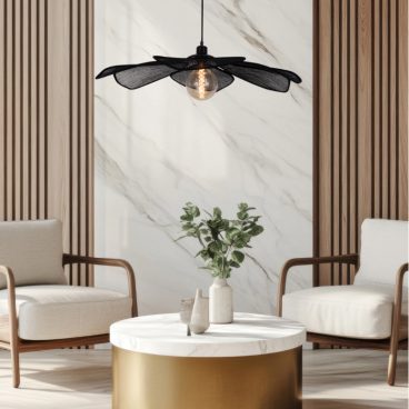 De zwarte Corvo hanglamp creëert een sfeervolle ambiance boven de eettafel. Perfect voor een modern interieur.