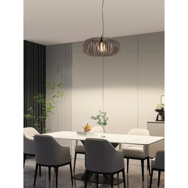 De bronzen Curvato hanglamp geeft een industriële touch aan je interieur.