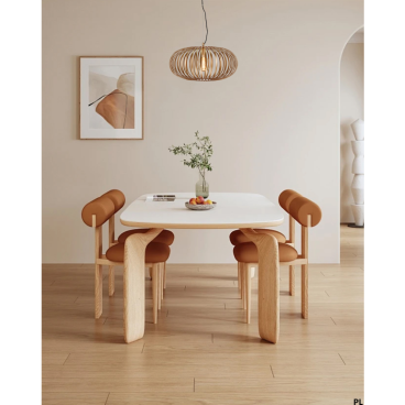 De gouden Curvato hanglamp straalt industriële charme uit. Perfect voor een sfeervolle eetkamer of boven een bartafel.