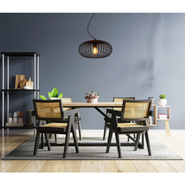 De zwarte Curvato hanglamp voegt een industrieel accent toe aan je interieur. Perfect voor een sfeervolle eetkamer of loft.