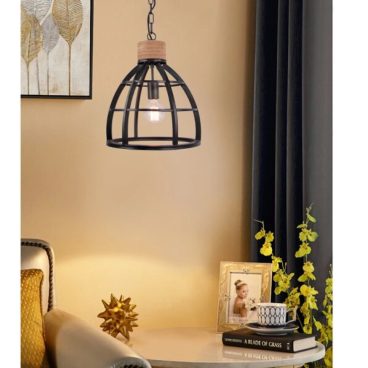 De zwarte hanglamp Frame voegt een industrieel tintje toe aan je interieur. Perfect voor een trendy sfeer boven de eettafel.