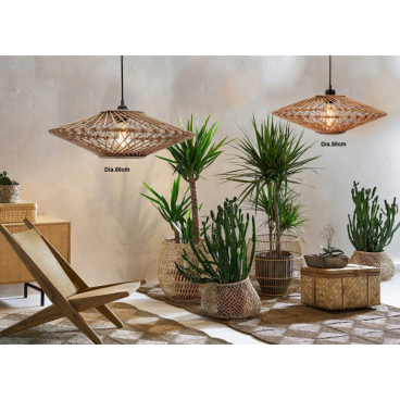 Deze bruin gekleurde hanglamp voegt een warme, natuurlijke uitstraling toe aan je interieur. Perfect voor sfeervolle avonden.