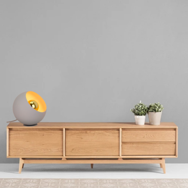 De blauwe Occhio tafellamp voegt een moderne flair toe aan je interieur. Ideaal voor een sfeervolle hoek in de kamer.