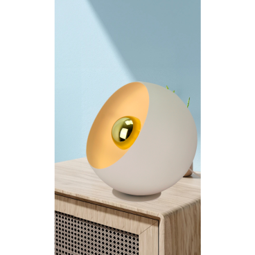 Deze crèmekleurige vloerlamp past perfect in een modern interieur. Creëert een warme en uitnodigende sfeer in elke hoek.