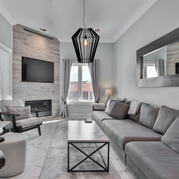 Deze zwarte Tavola hanglamp creëert een moderne sfeer boven elke eettafel.