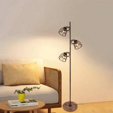 De zwarte Aperto vloerlamp brengt een moderne flair in uw interieur. Perfect voor sfeervolle verlichting in de woonkamer.