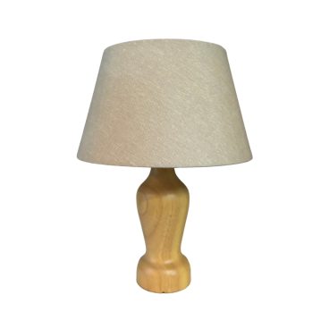 De Mona tafellamp in zandkleur voegt een serene Japandi-sfeer toe aan je interieur. Perfect voor sfeervolle avonden.